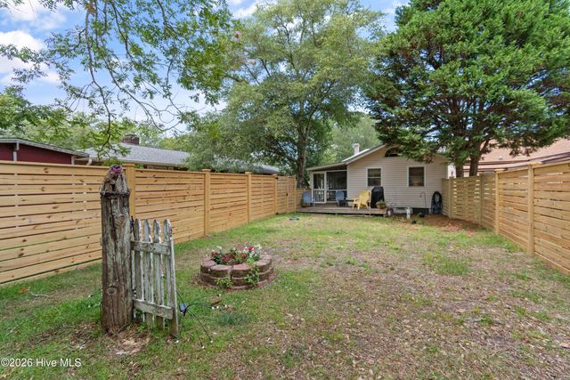 209 W St George Street, Southport, NC 28461