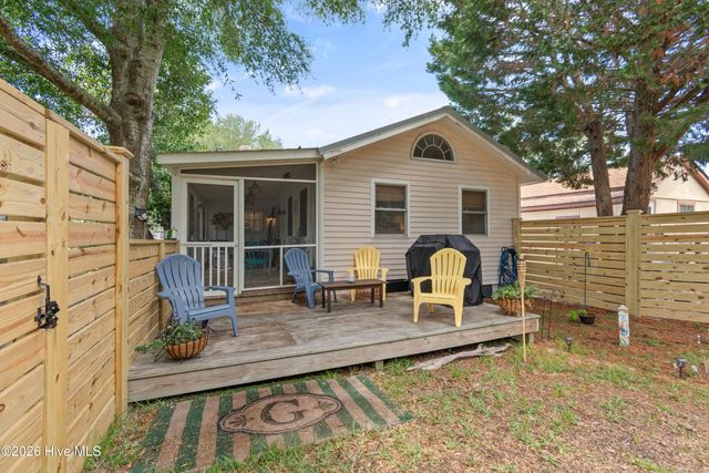 209 W St George Street, Southport, NC 28461