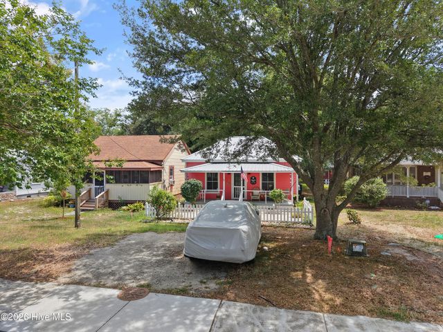 209 W St George Street, Southport, NC 28461
