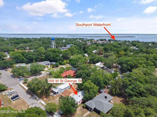 209 W St George Street, Southport, NC 28461