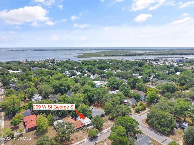 209 W St George Street, Southport, NC 28461