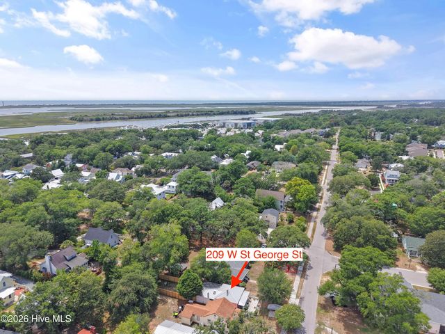 209 W St George Street, Southport, NC 28461