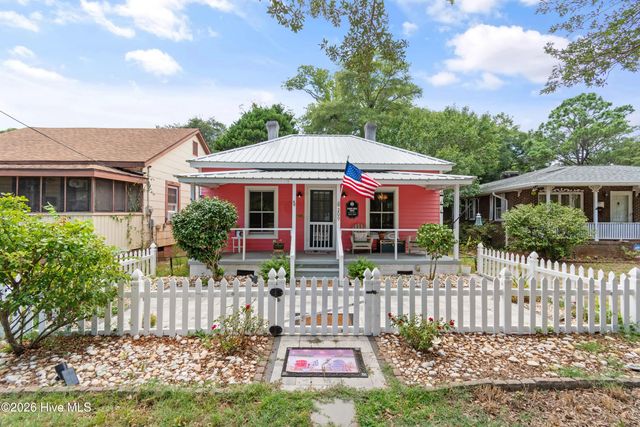 209 W St George Street, Southport, NC 28461