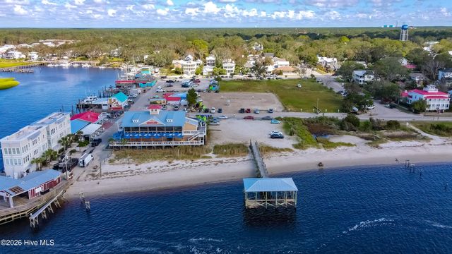 209 W St George Street, Southport, NC 28461