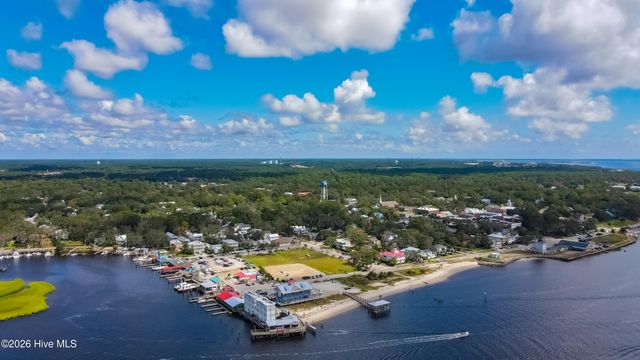 209 W St George Street, Southport, NC 28461