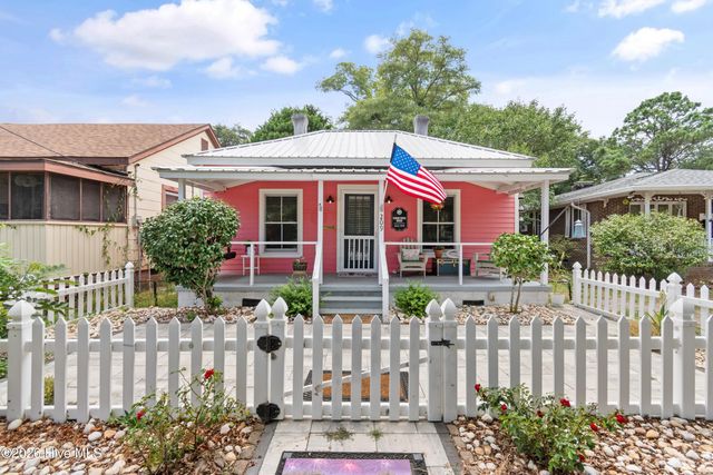 209 W St George Street, Southport, NC 28461