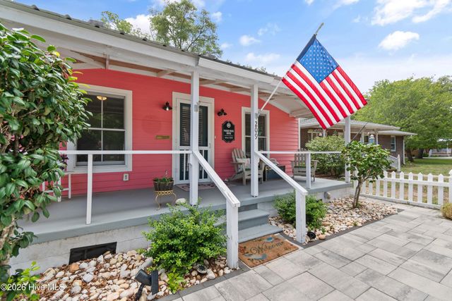 209 W St George Street, Southport, NC 28461