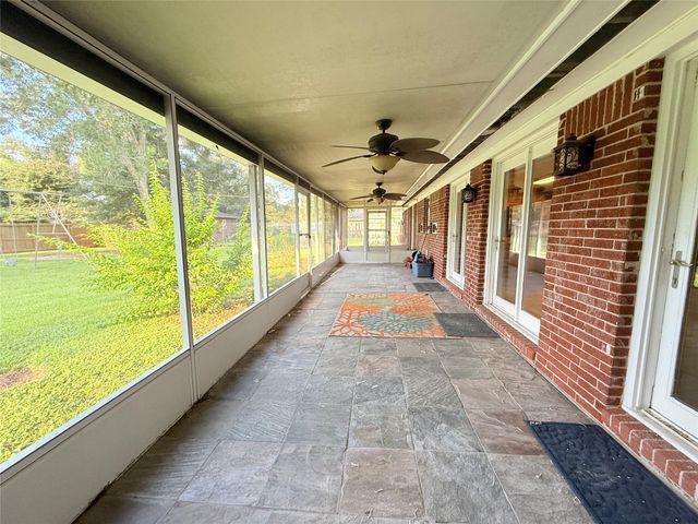 204 Hillcrest Drive, Alvin, TX 77511