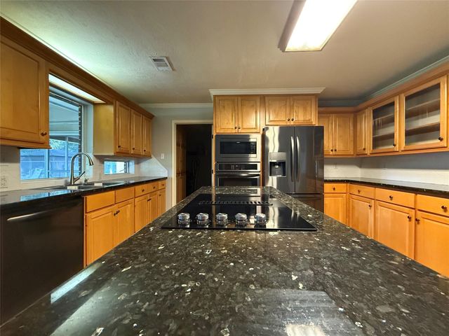 204 Hillcrest Drive, Alvin, TX 77511