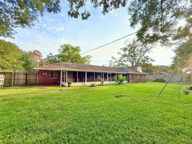 204 Hillcrest Drive, Alvin, TX 77511