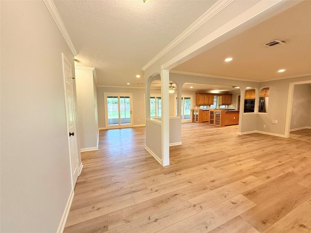 204 Hillcrest Drive, Alvin, TX 77511