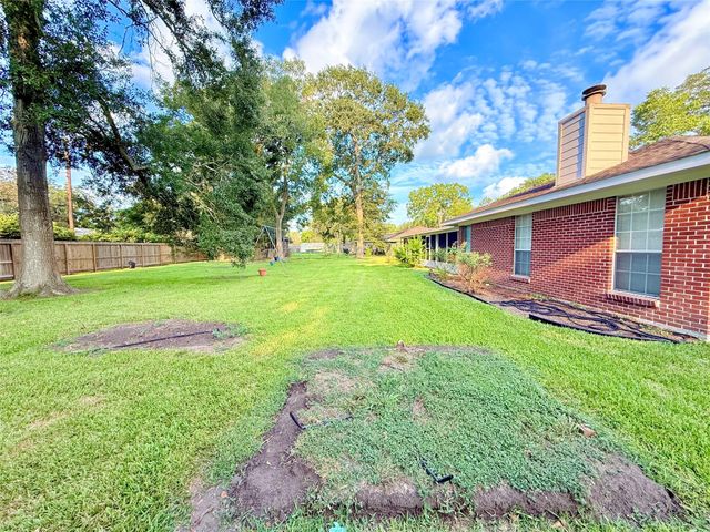 204 Hillcrest Drive, Alvin, TX 77511