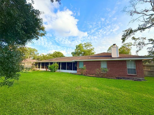 204 Hillcrest Drive, Alvin, TX 77511