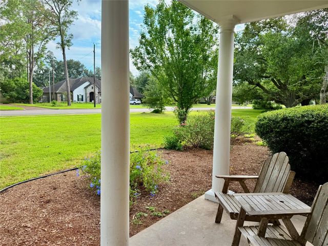 204 Hillcrest Drive, Alvin, TX 77511