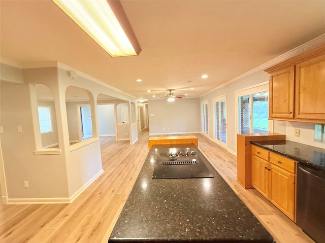 204 Hillcrest Drive, Alvin, TX 77511