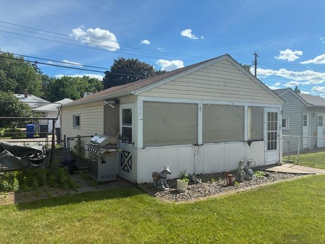 1552 Idaho Avenue E, Saint Paul, MN 55106