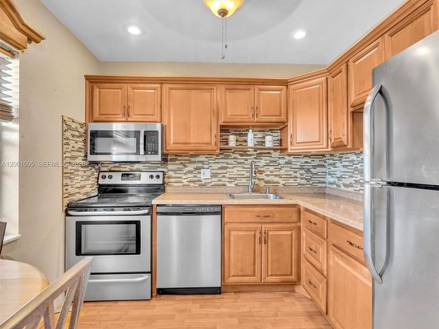 551 NW 76th Ter 208, Margate, FL 33063