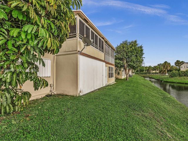 551 NW 76th Ter 208, Margate, FL 33063
