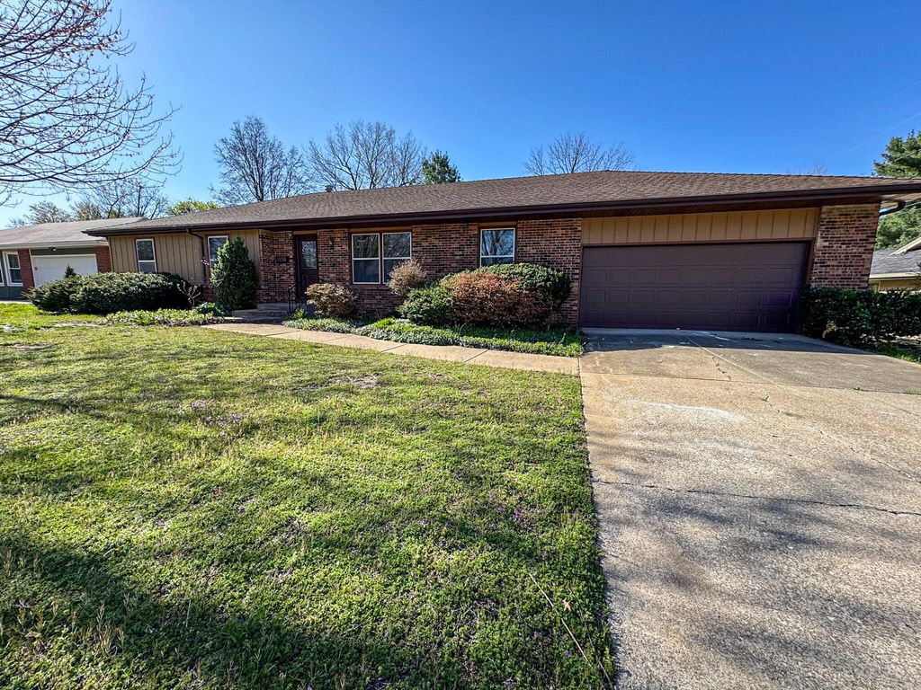 2238 E Raynell Street, Springfield, MO 65804