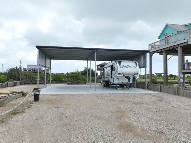 1072 Van Sant, Gilchrist, TX 77617