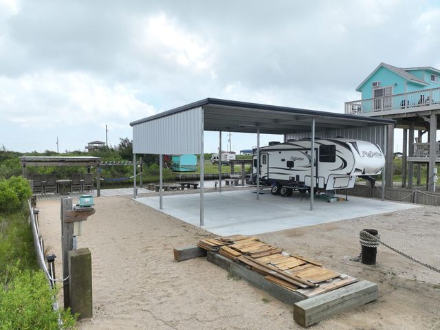 1072 Van Sant, Gilchrist, TX 77617