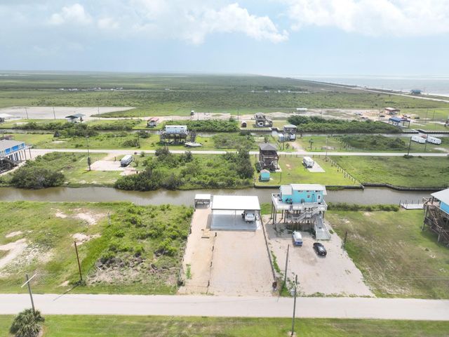 1072 Van Sant, Gilchrist, TX 77617