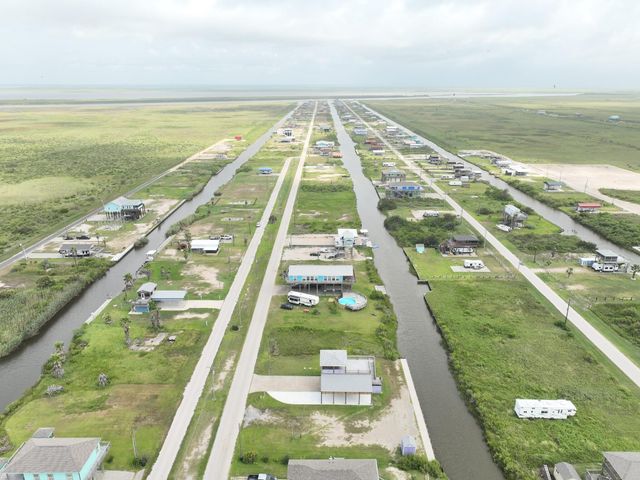 1072 Van Sant, Gilchrist, TX 77617