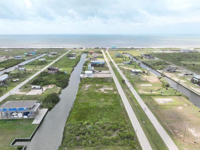 1072 Van Sant, Gilchrist, TX 77617