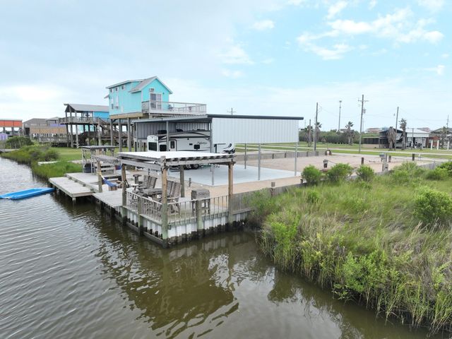 1072 Van Sant, Gilchrist, TX 77617