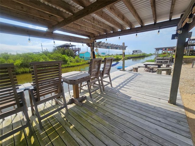 1072 Van Sant, Gilchrist, TX 77617