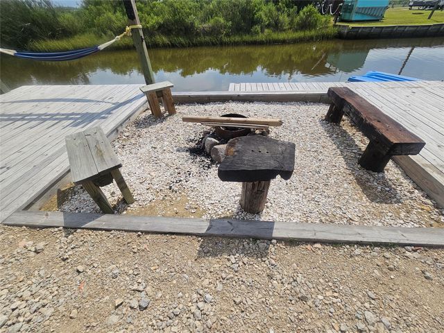 1072 Van Sant, Gilchrist, TX 77617