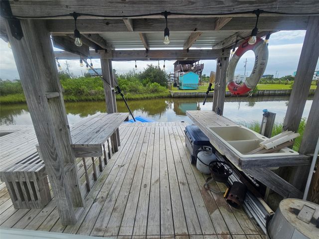 1072 Van Sant, Gilchrist, TX 77617