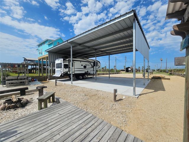 1072 Van Sant, Gilchrist, TX 77617