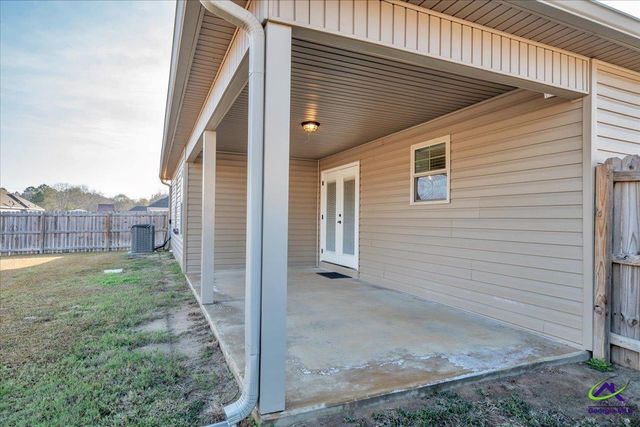 100 Huxley Terrace, Bonaire, GA 31005