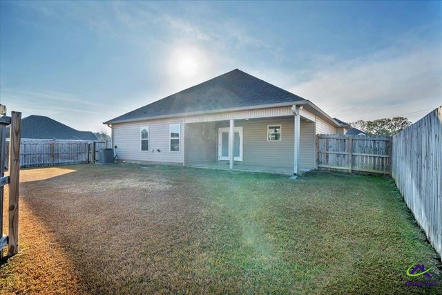 100 Huxley Terrace, Bonaire, GA 31005