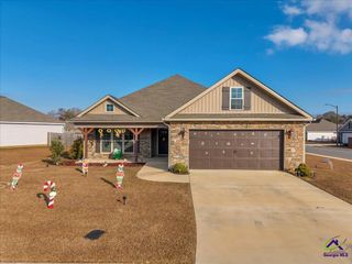 100 Huxley Terrace, Bonaire, GA 31005