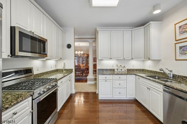 706 Holly Ln 706, Cedar Grove Twp., NJ 07009