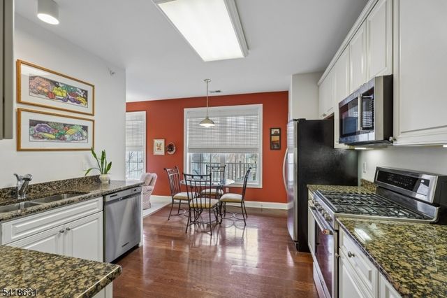 706 Holly Ln 706, Cedar Grove Twp., NJ 07009