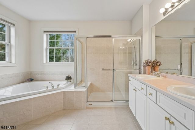 706 Holly Ln 706, Cedar Grove Twp., NJ 07009