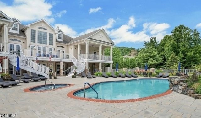 706 Holly Ln 706, Cedar Grove Twp., NJ 07009