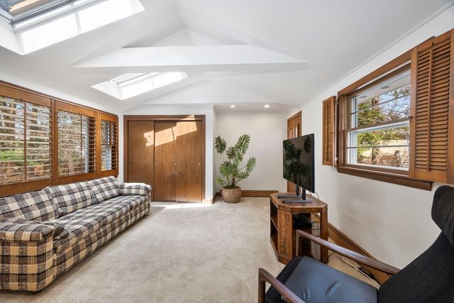 142 Worthen Rd, Lexington, MA 02421