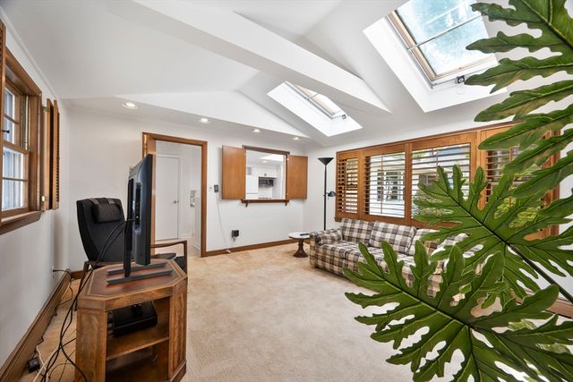 142 Worthen Rd, Lexington, MA 02421