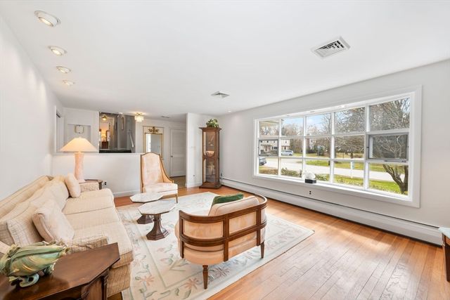 142 Worthen Rd, Lexington, MA 02421