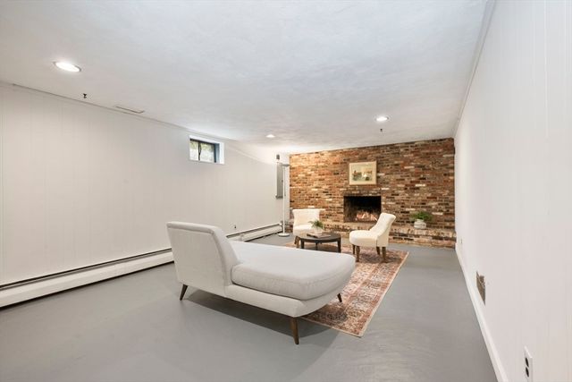 142 Worthen Rd, Lexington, MA 02421