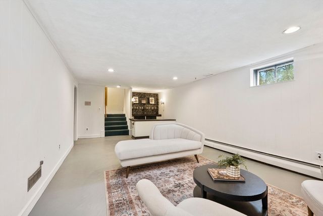 142 Worthen Rd, Lexington, MA 02421