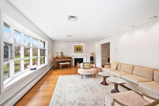 142 Worthen Rd, Lexington, MA 02421