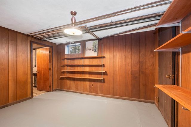 142 Worthen Rd, Lexington, MA 02421