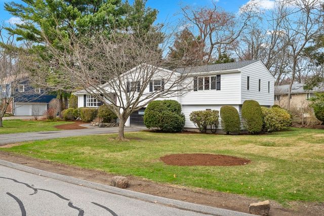 142 Worthen Rd, Lexington, MA 02421