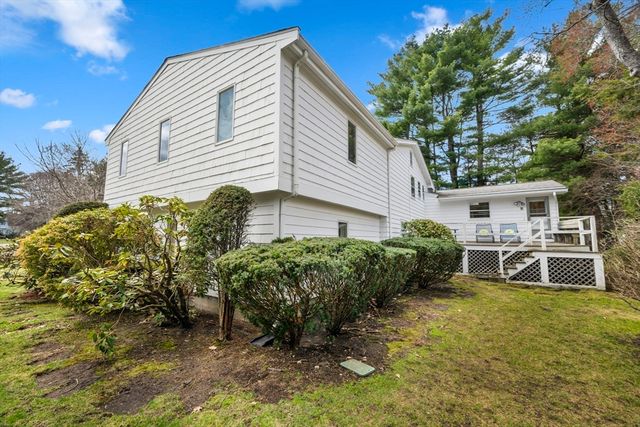 142 Worthen Rd, Lexington, MA 02421