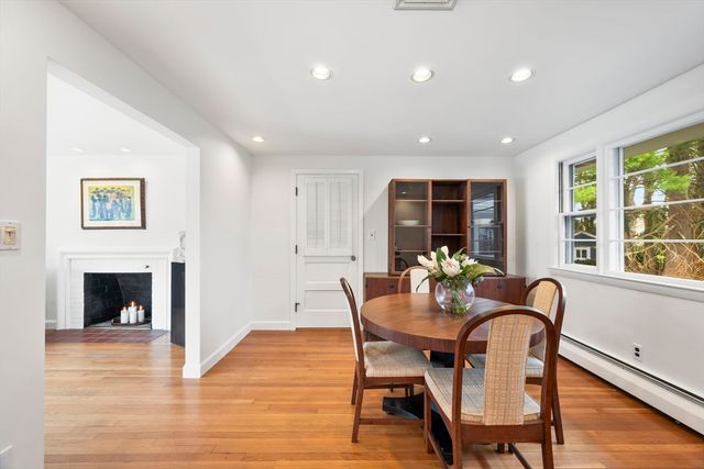 142 Worthen Rd, Lexington, MA 02421